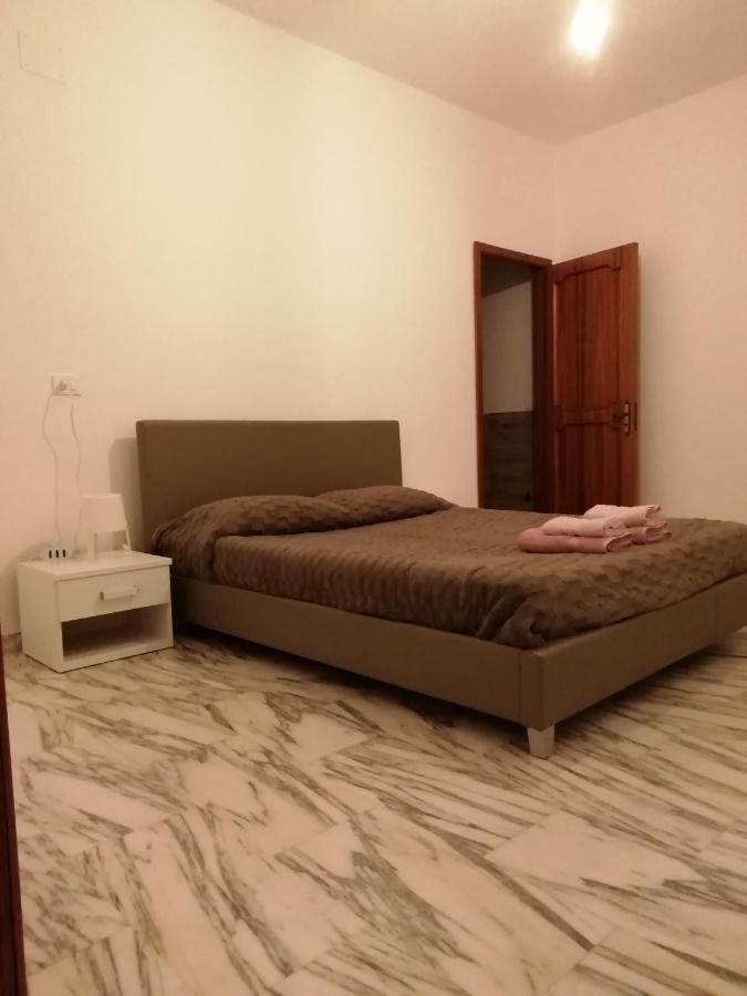 Thomas'S Home - Appartamento A Comiso Εξωτερικό φωτογραφία